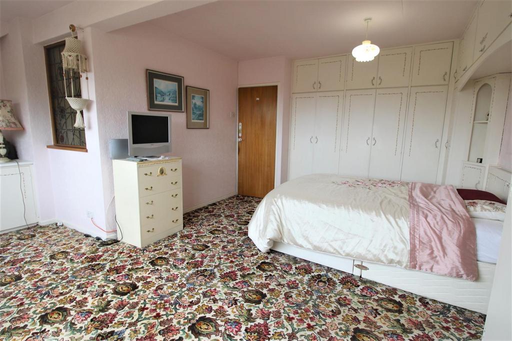 Lea Manor Drive, Wolverhampton 3 bed detached house for sale £325,000