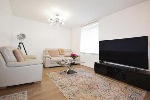 3 bedroom maisonette for sale, High Street, Brentford