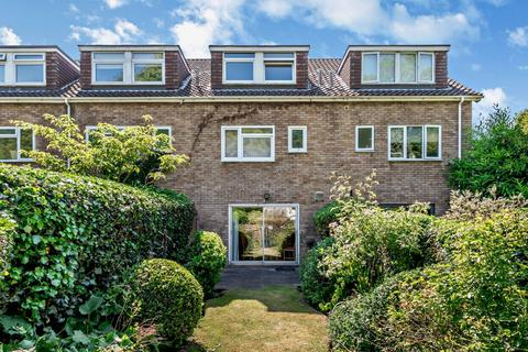 16 Sturges Field, Chislehurst, BR7 6LG