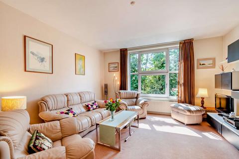 16 Sturges Field, Chislehurst, BR7 6LG