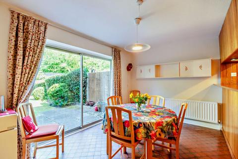 16 Sturges Field, Chislehurst, BR7 6LG