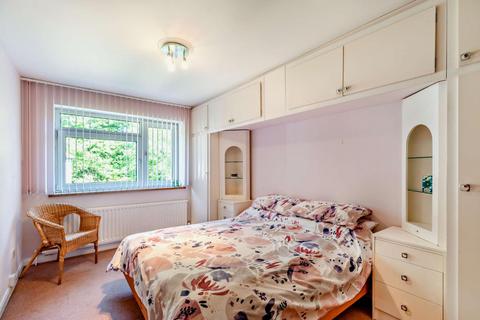 16 Sturges Field, Chislehurst, BR7 6LG