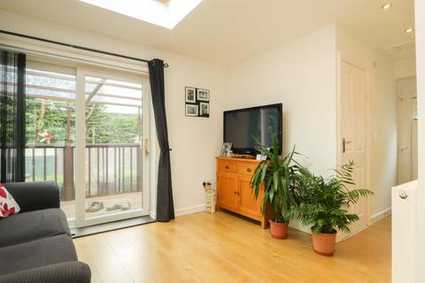 24 Tyersal Walk, Bradford, BD4 8ER