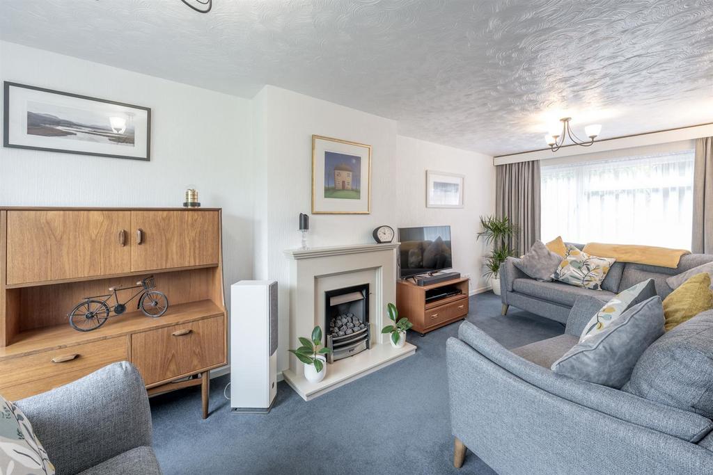 Links Drive, Rubery, Birmingham 3 bed semidetached house for sale £300,000