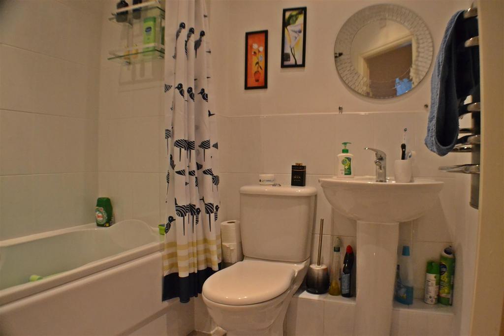 Family Bathroom.JPG