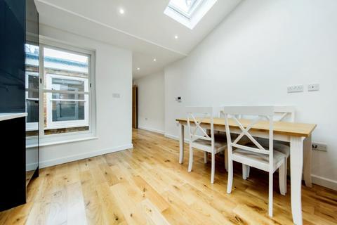 2 bedroom flat to rent, Farriers Mews, SW9