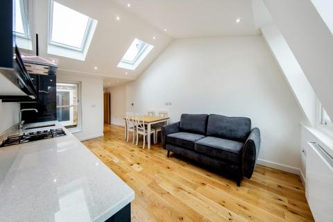 2 bedroom flat to rent, Farriers Mews, SW9