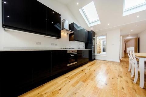 2 bedroom flat to rent, Farriers Mews, SW9