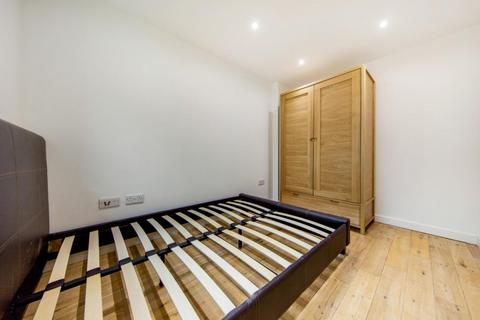 2 bedroom flat to rent, Farriers Mews, SW9