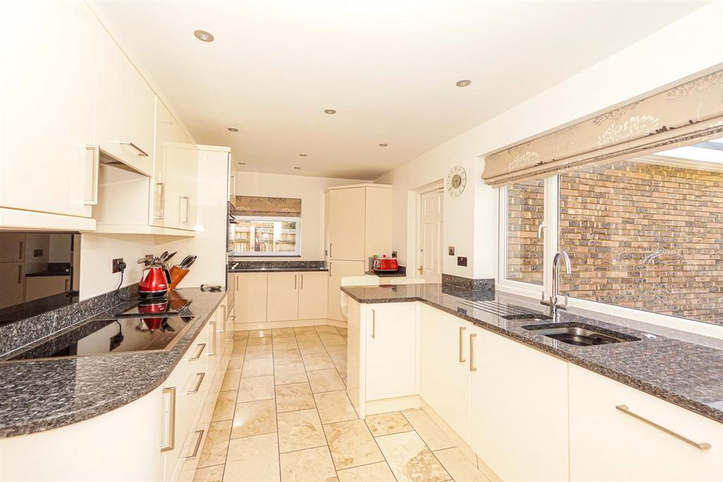 Collington Avenue, BexhillOnSea 4 bed detached house for sale £675,000