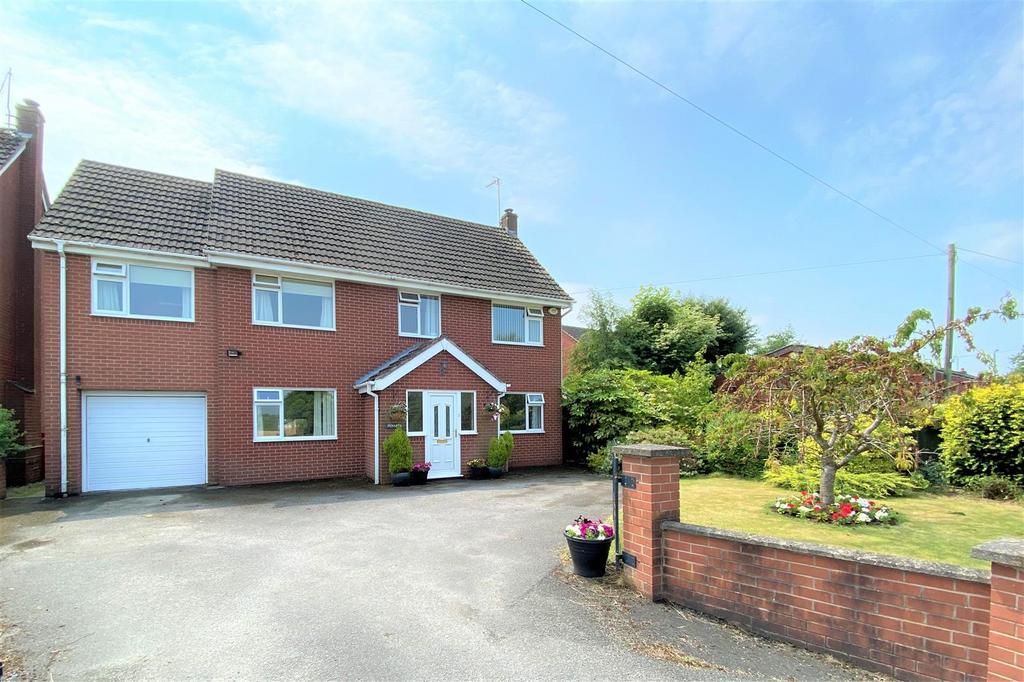 School Lane, Bronington 3 bed detached house for sale £350,000
