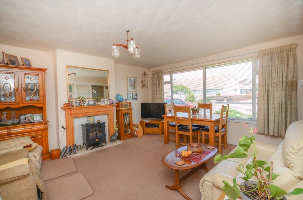 Crescent, Downend, Bristol, BS16 6QR 2 bed detached bungalow