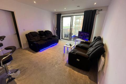 3 bedroom apartment to rent, Local Crescent, Manchester