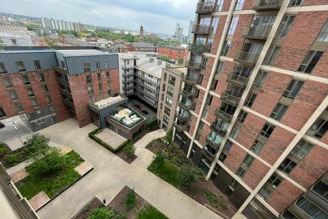 3 bedroom apartment to rent, Local Crescent, Manchester