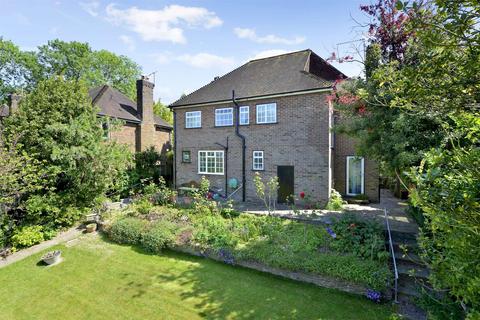 139 Farnham Road, Guildford, GU2 7RL