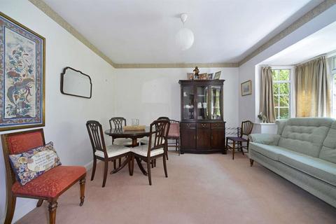 139 Farnham Road, Guildford, GU2 7RL