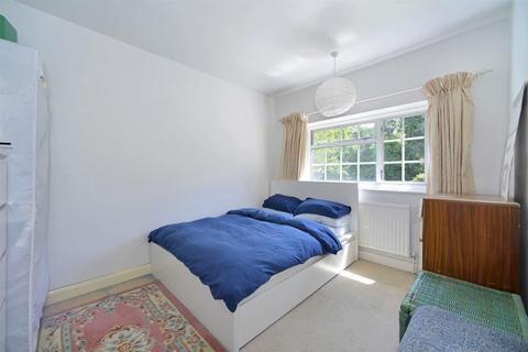 139 Farnham Road, Guildford, GU2 7RL