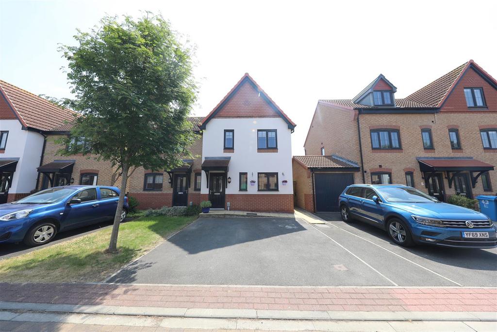College Gardens, Hull 3 bed semidetached house for sale £175,000