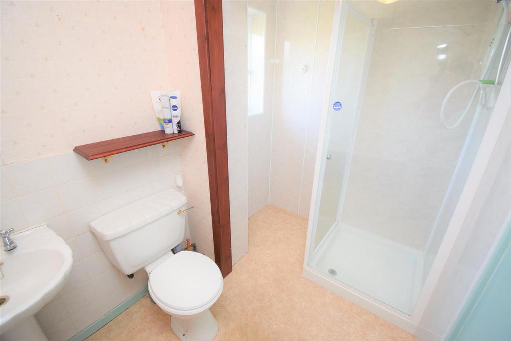 Bathroom (2).jpg