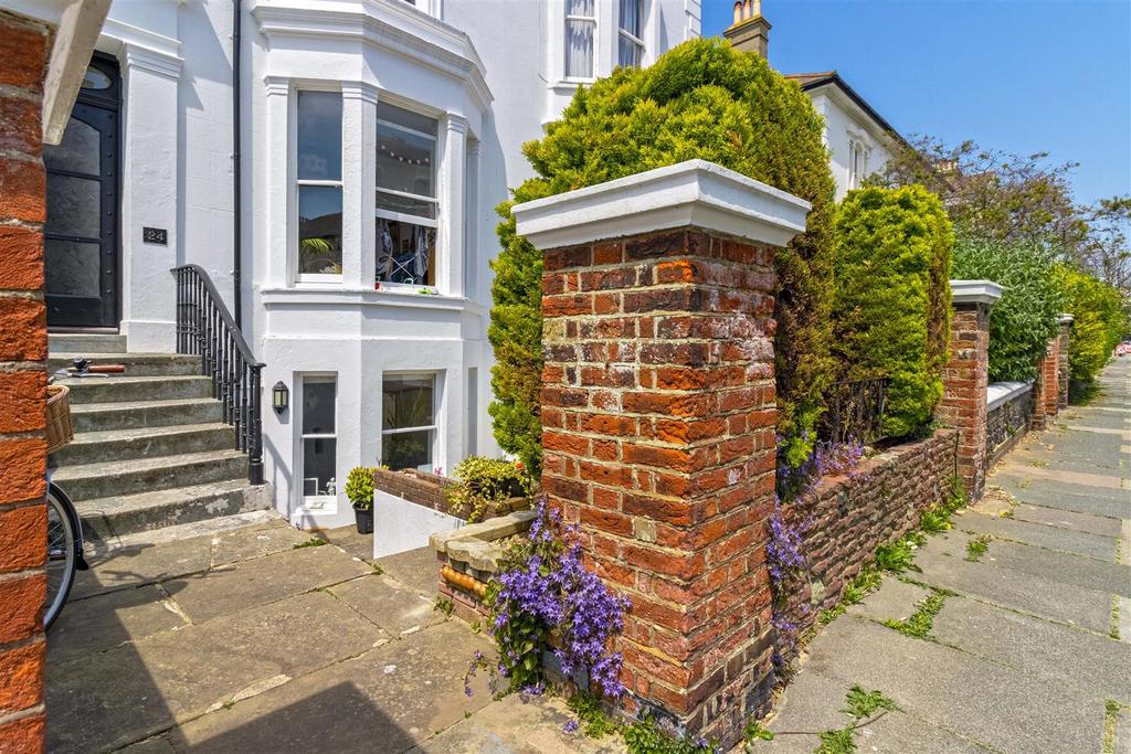 Albany Villas, Hove 2 bed apartment for sale £450,000