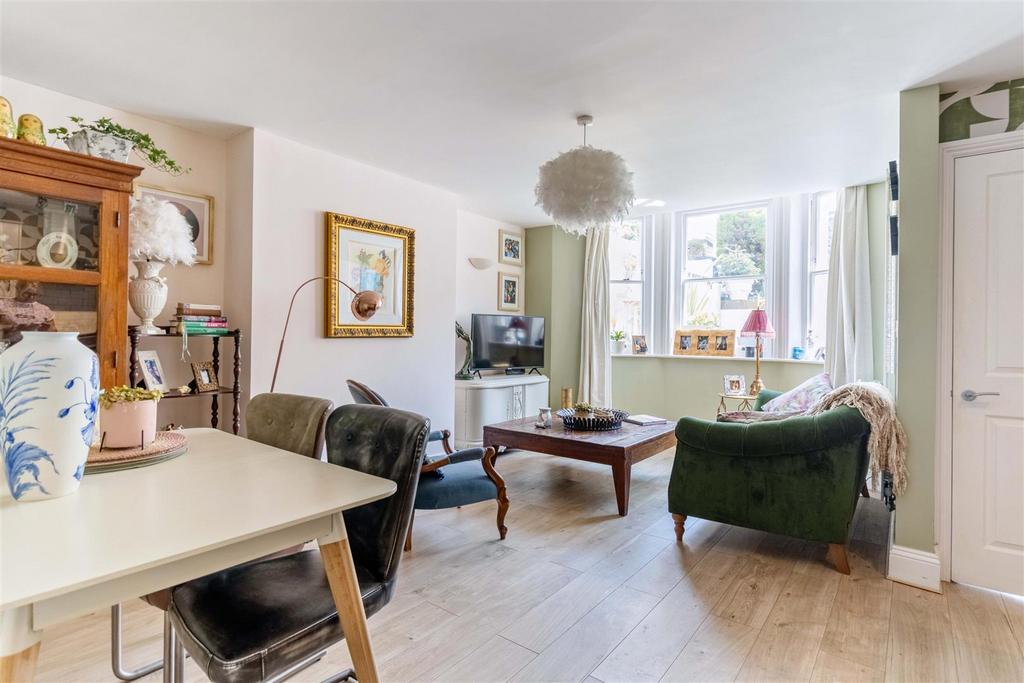 Albany Villas, Hove 2 bed apartment for sale £450,000