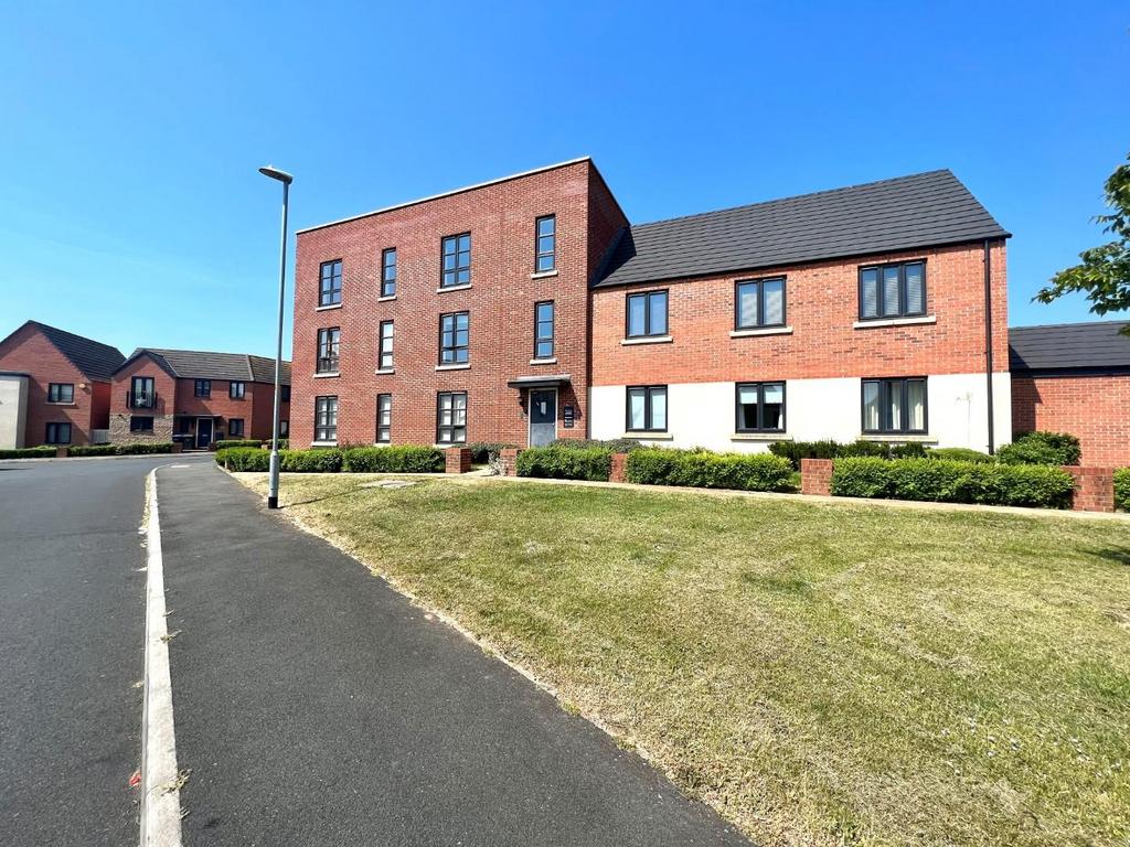 Balmoral Close, St. Crispin, Northampton NN5 2 bed apartment for sale