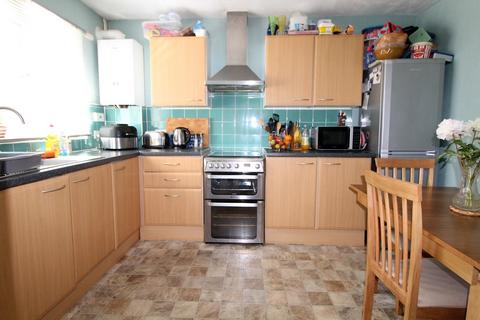 3 bedroom semi-detached house for sale - Oakbank Drive, Keighley, BD22