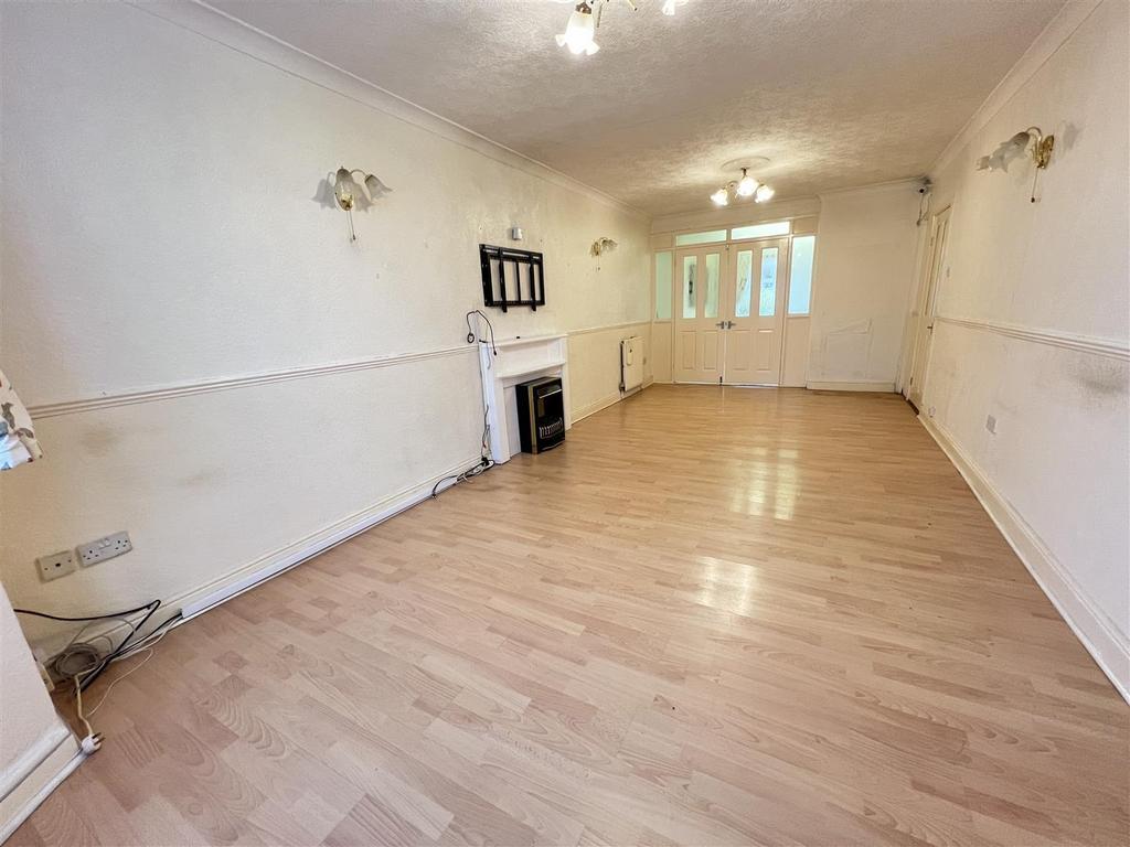 Yateley Avenue, Great Barr, Birmingham 3 bed semidetached house for