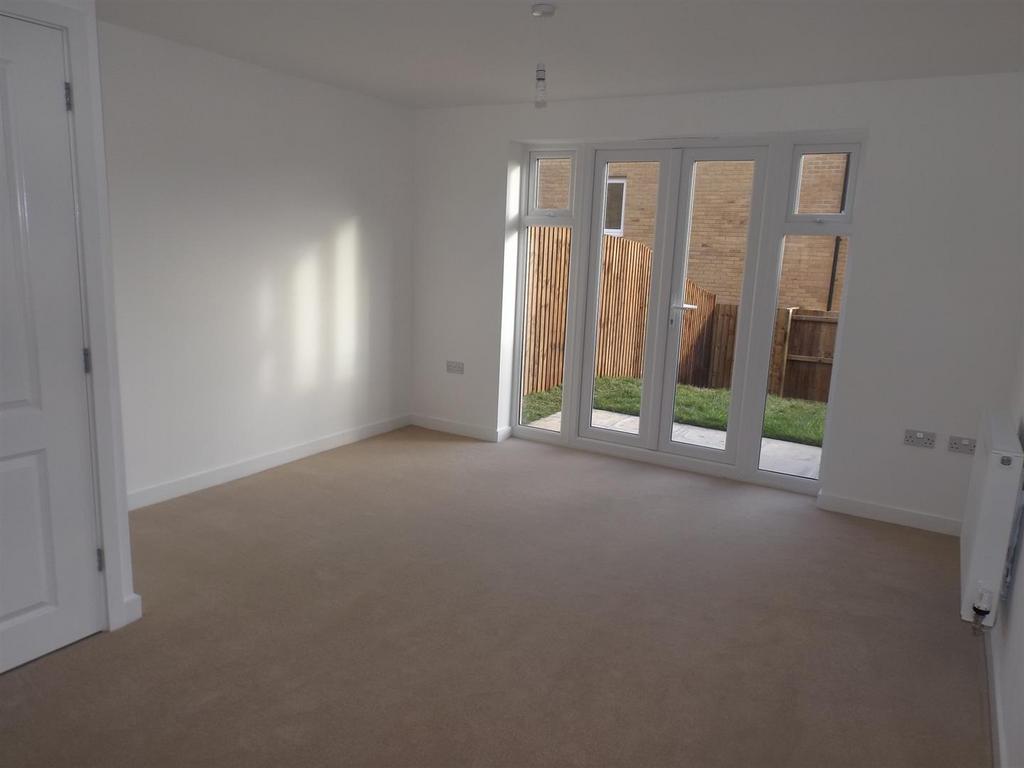 Wood Green, Cefn Glas, Bridgend... 2 bed terraced house £775 pcm (£