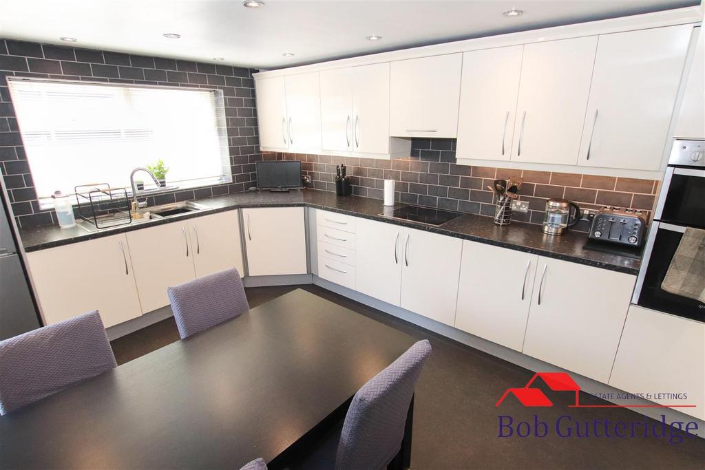 Fitted kitchen / dining room