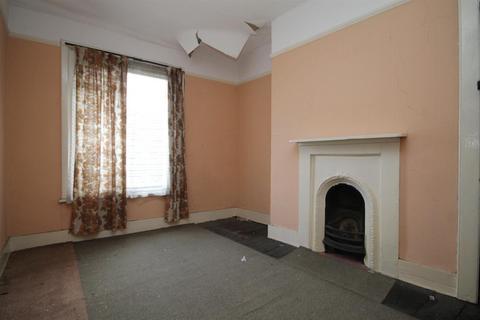 4 bedroom terraced house for sale, Greyhound Road, Sutton