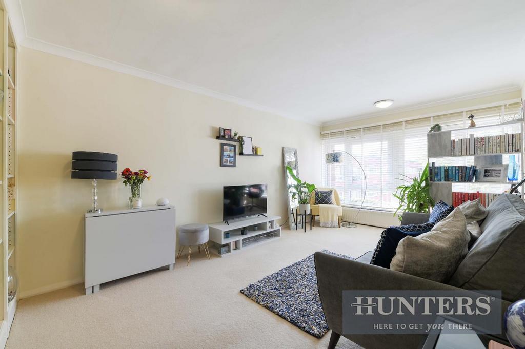 Farnham Gardens, London 1 bed flat for sale £300,000