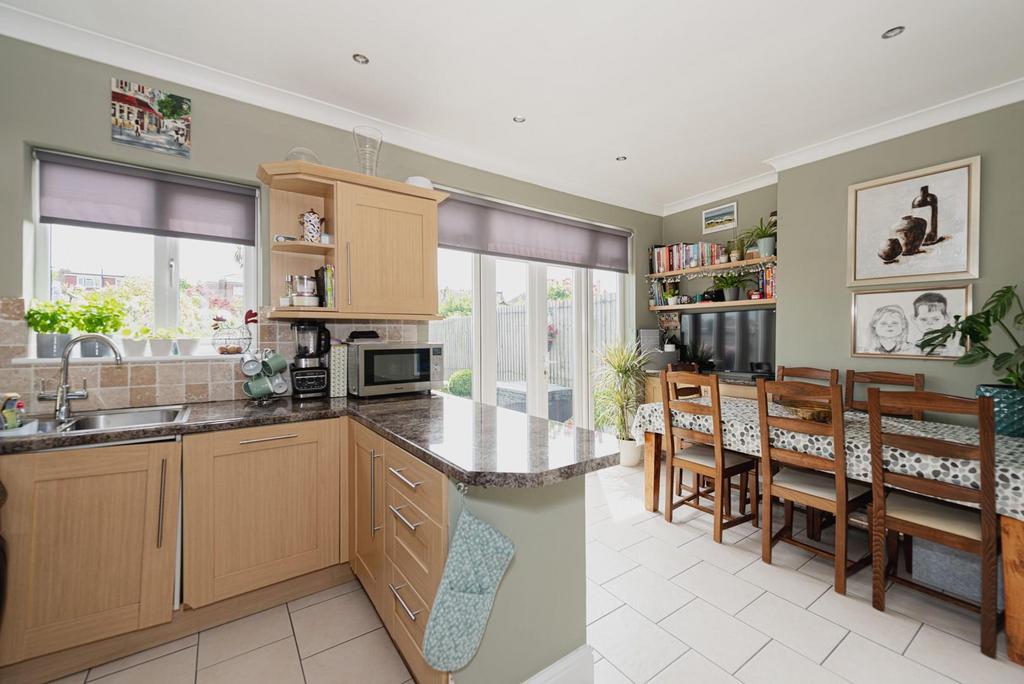 Stoneleigh Avenue, Worcester Park 4 bed terraced house for sale £625,000