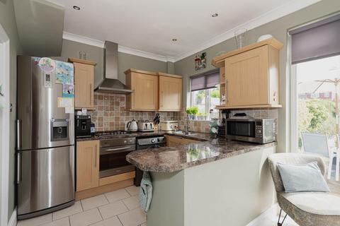 217 Stoneleigh Avenue, Worcester Park, KT4 8YB