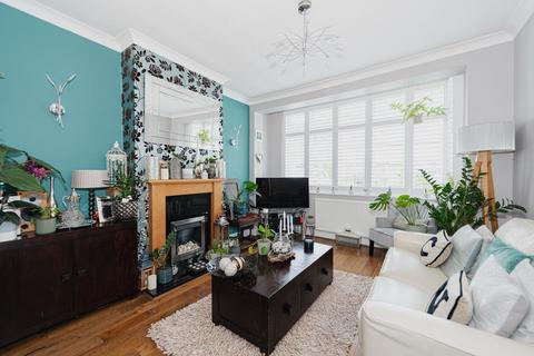217 Stoneleigh Avenue, Worcester Park, KT4 8YB
