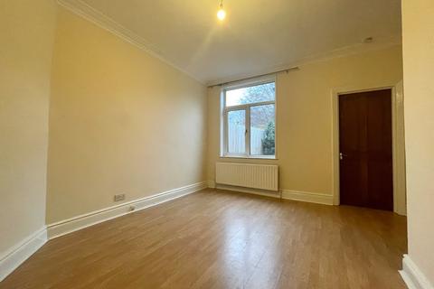 3 bedroom terraced house to rent, Low Lane, Horsforth, Leeds, West Yorkshire, LS18