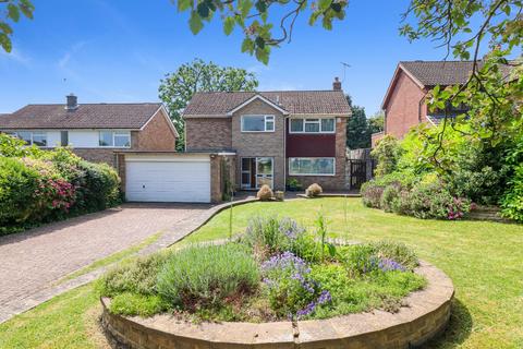 4 bedroom detached house for sale - York Close, Kings Langley, Herts, WD4