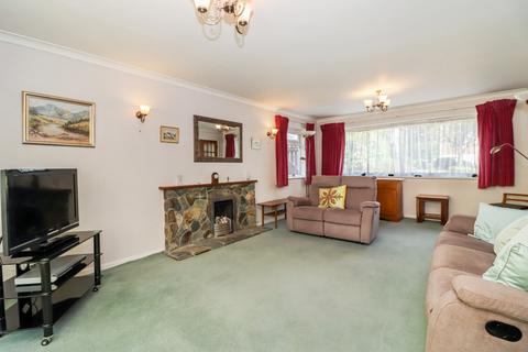 4 bedroom detached house for sale - York Close, Kings Langley, Herts, WD4