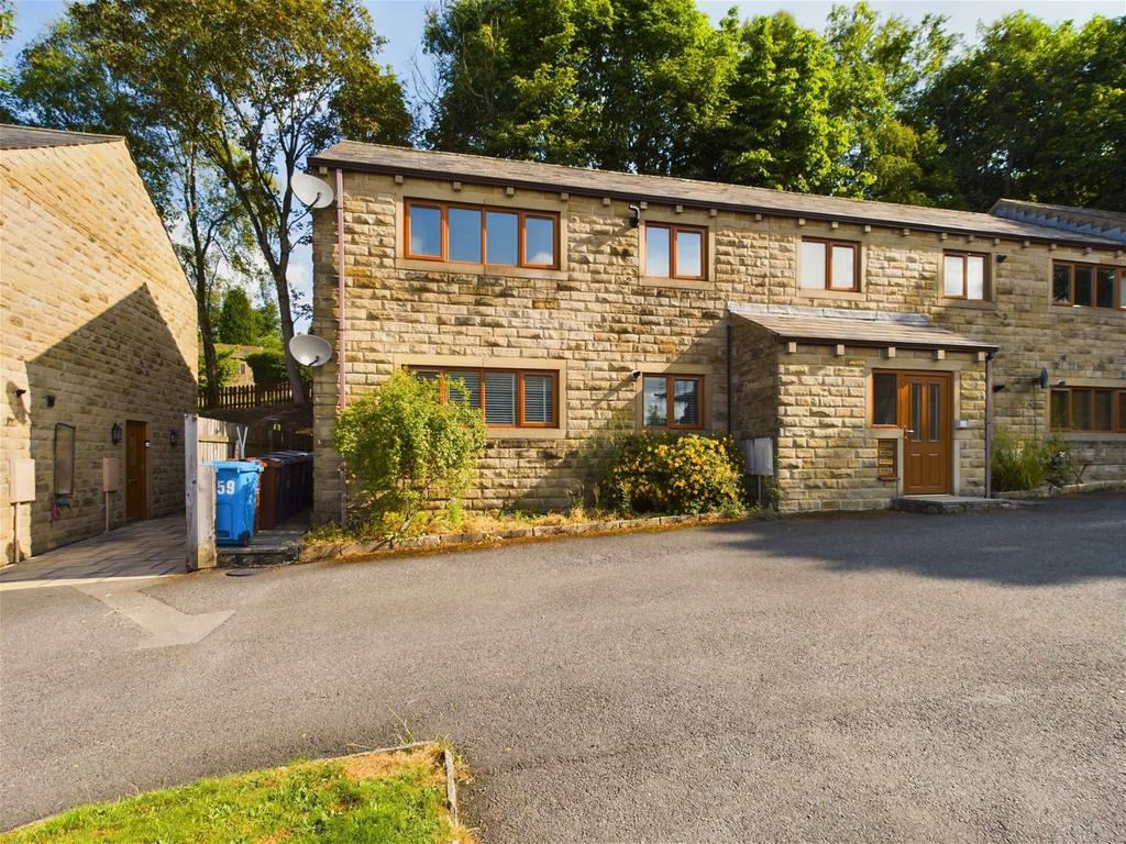 Huddersfield Road, Austerlands, Saddleworth 2 bed ground floor flat for