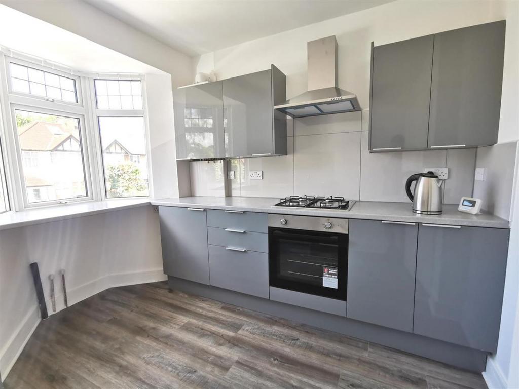 Fairfield Crescent, Edgware HA8 3 bed apartment £2,150 pcm (£496 pw)