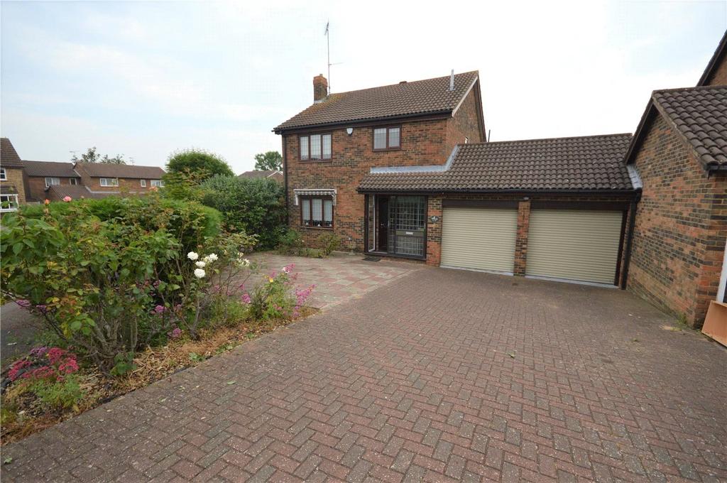 Cubbington Close, Luton, Bedfordshire, LU3 4 bed detached house for