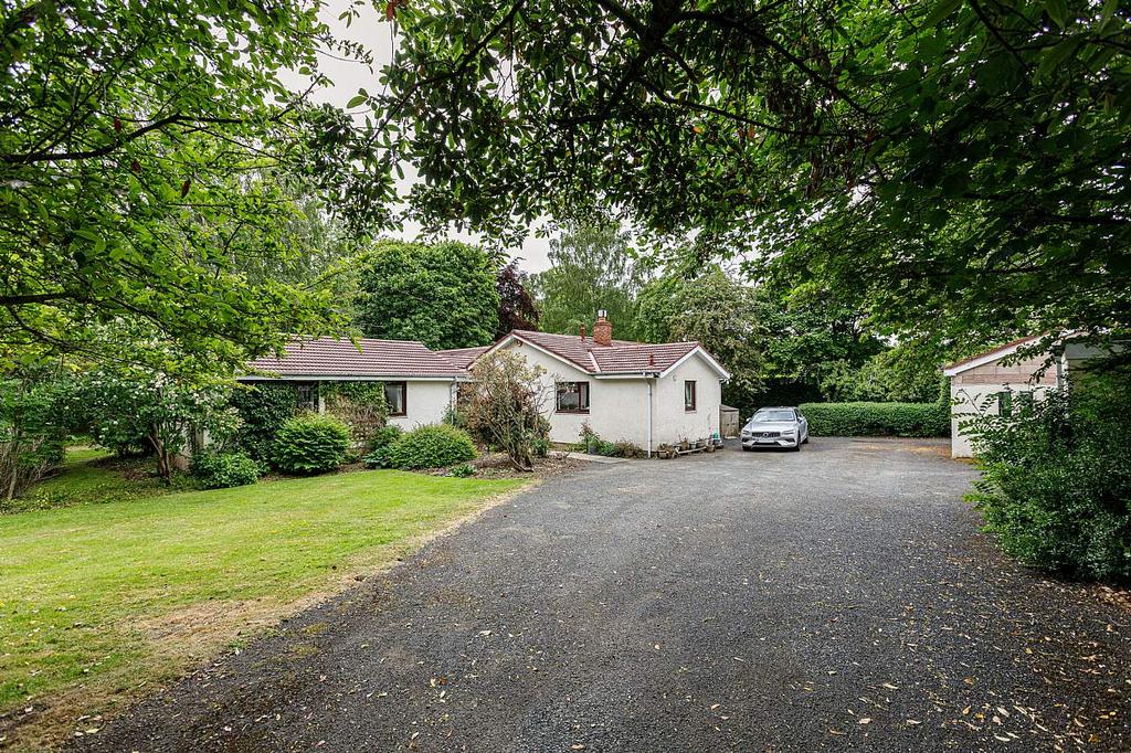 Strathearn, Ormiston Terrace, Melrose TD6 9SW 4 bed detached bungalow £525,000