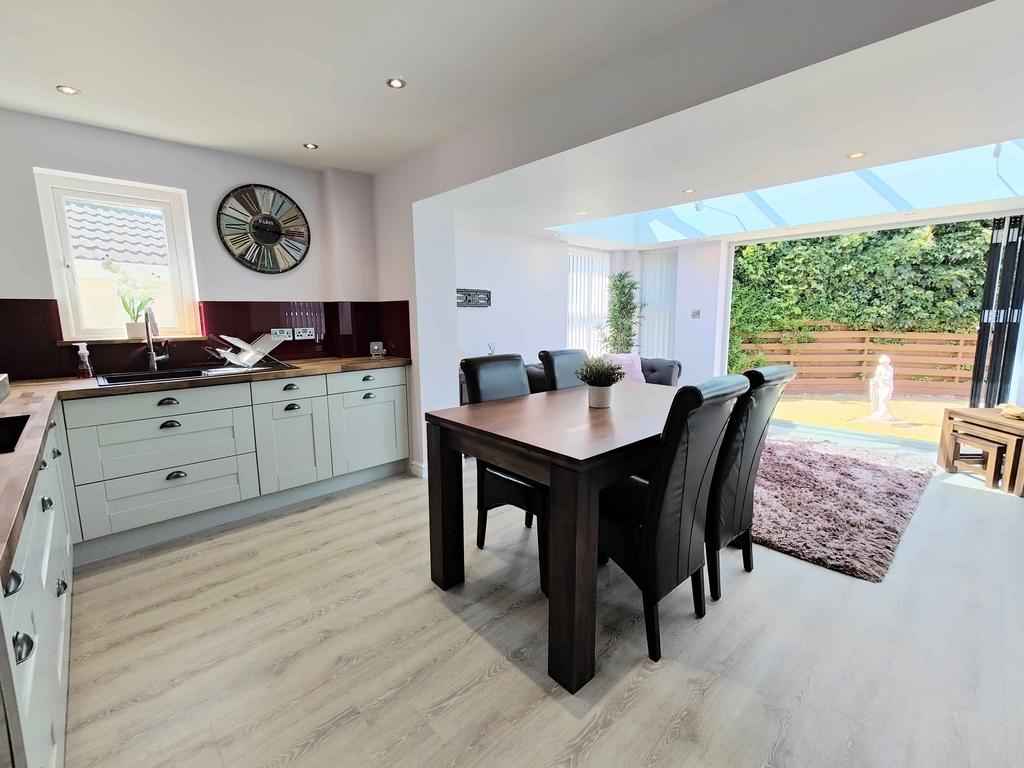 Thornberry Drive, Liversedge WF15 3 bed detached bungalow for sale £