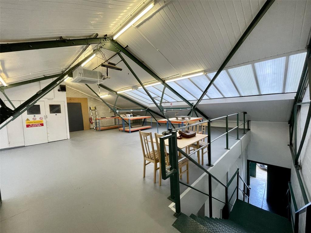 Russell Gardens, Wickford, Essex, SS11 Industrial unit to rent £650