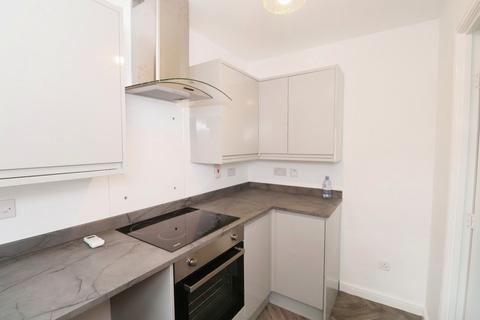 2 bedroom flat to rent, Whitehall Croft, Leeds, West Yorkshire, LS12