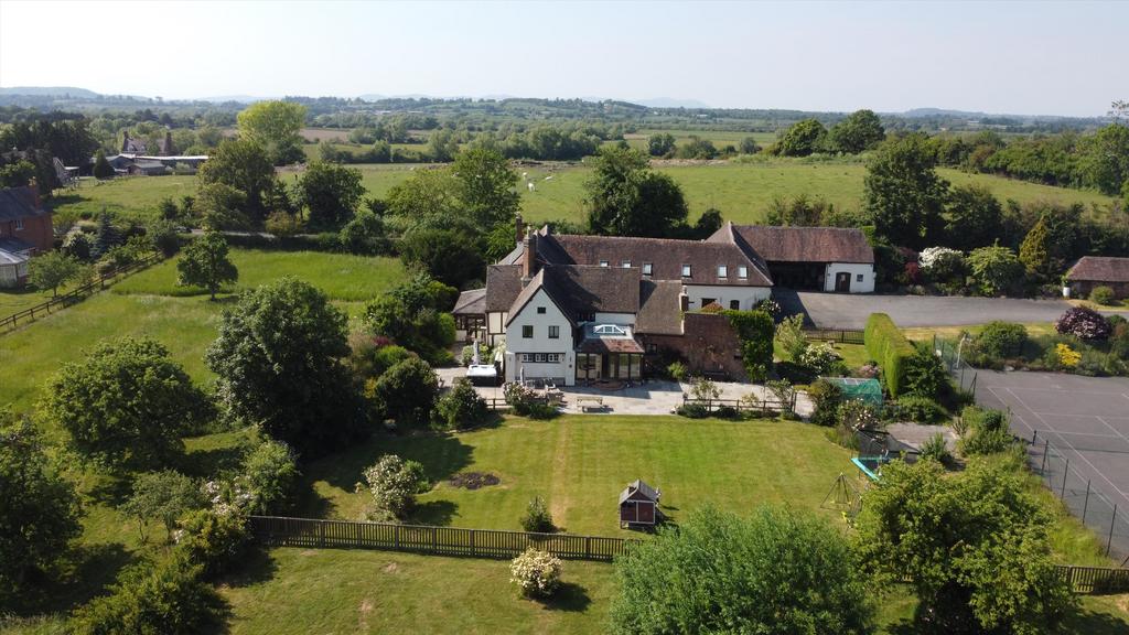 Tewkesbury Road, The Leigh, Gloucester, Gloucestershire, GL19 6 bed