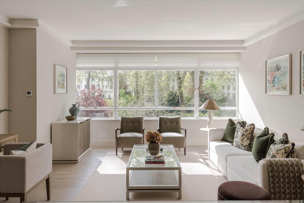 Gloucester Square, London, W2 2 bed flat for sale £1,795,000