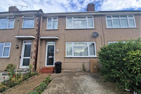 3 bedroom terraced house for sale, St. Andrews Avenue, Hornchurch RM12 5DT