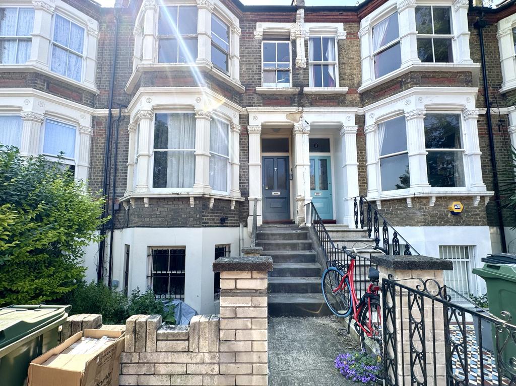 Musgrove Road, London, SE14 2 bed apartment for sale £475,000