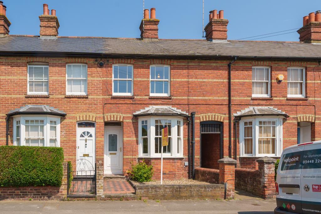 Basingstoke, Hampshire, RG21 3 bed terraced house for sale £350,000
